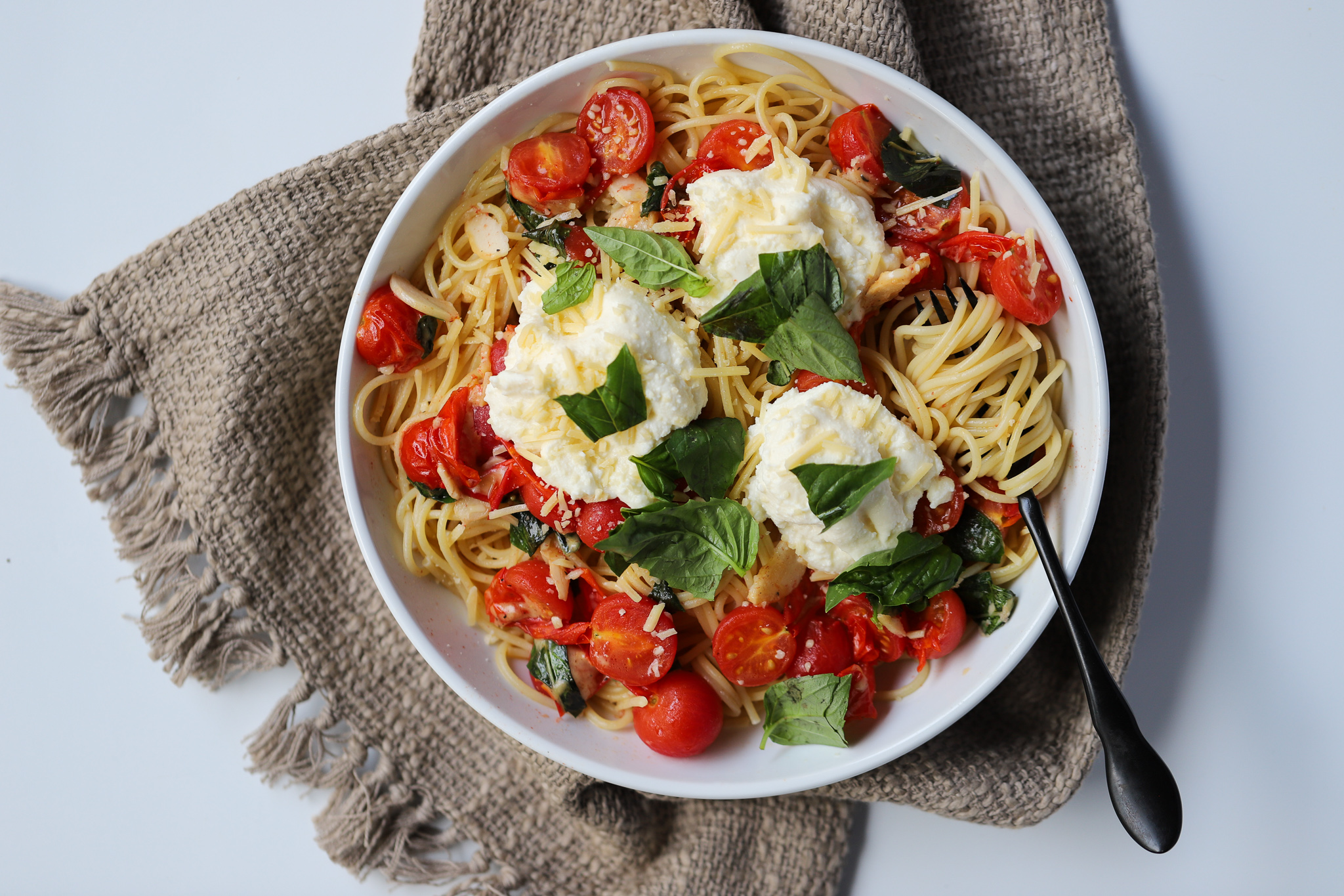 Simple Spaghetti With Fresh Tomato And Basil More Than Meatless Monday